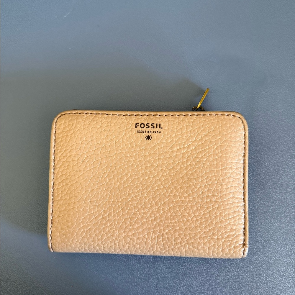 Fossil Tan Pebbled Leather Wallet Compact Zip-Around